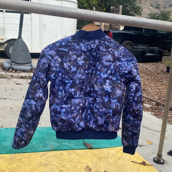 Ivivva by lululemon kids super warm jacket with crystal/dynamic blue design - Picture 2 of 9